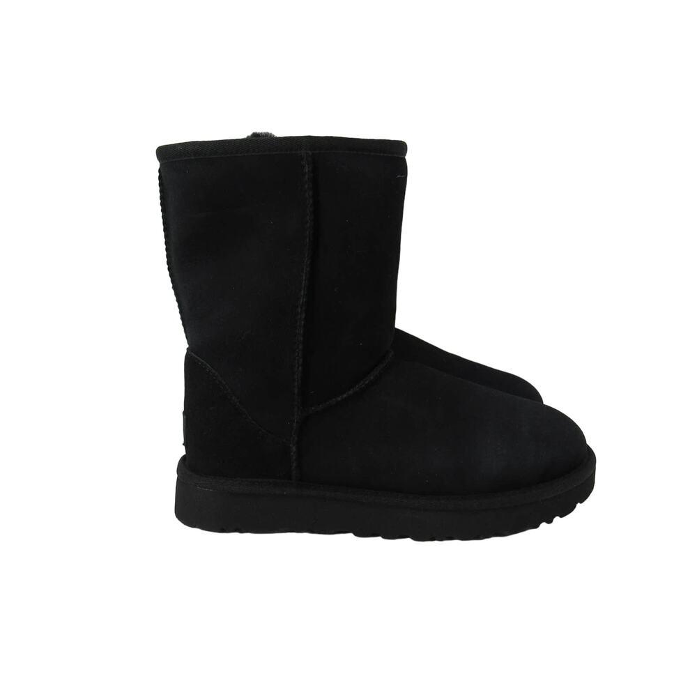UGG WOMEN'S CLASSIC SHORT II SHEEPSKIN WOMEN'S BOOTS IN BLACK SZ 6